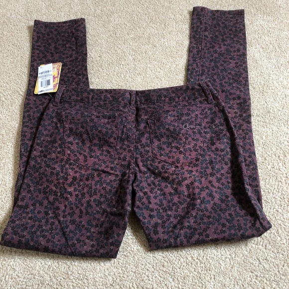 🔥(2/$20) NWT skinny jeans - Picture 3 of 4